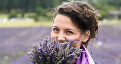 Így gyűjt inspirációt a londoni kendőtervező