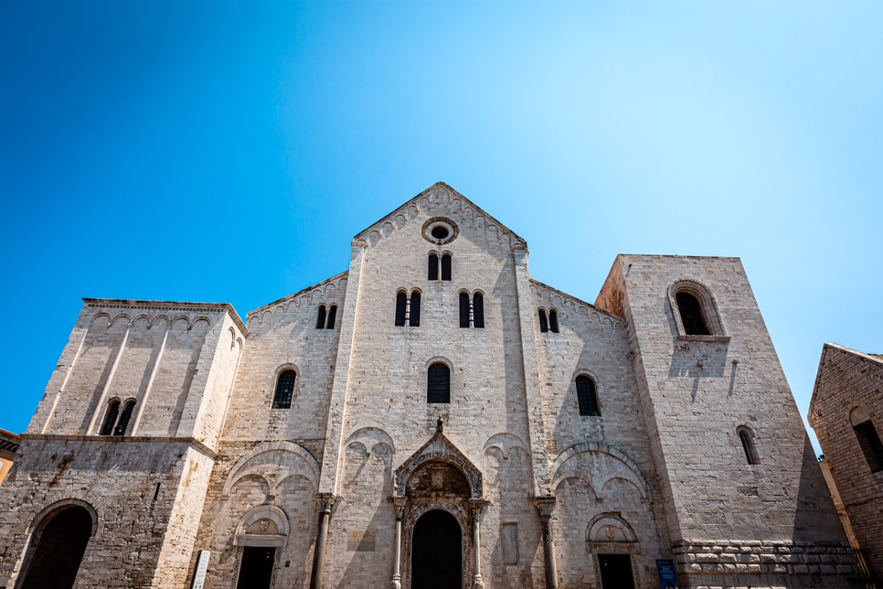 A Basilica di San Nicola Bari egyik ikonikus szentélye,ami egyszerre történelmi, vallási és kulturális jelentőségű
