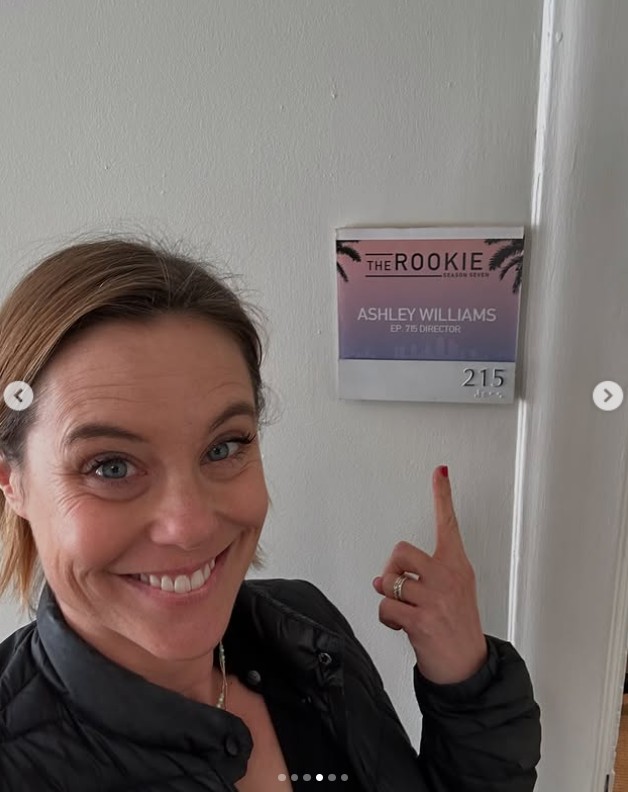 Ashley Williams nemcsak színésznőként, hanem rendezőként is dolgozik. Legutóbb Az újonc című sorozat egyik epizódját rendezte, ami elmondása szerint a „legmenőbb dolog volt, amit valaha csinált”. 