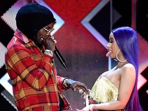 Offset Cardi B koncertjén próbálta visszakönyörögni magát - Cardi nem igazán örült ennek