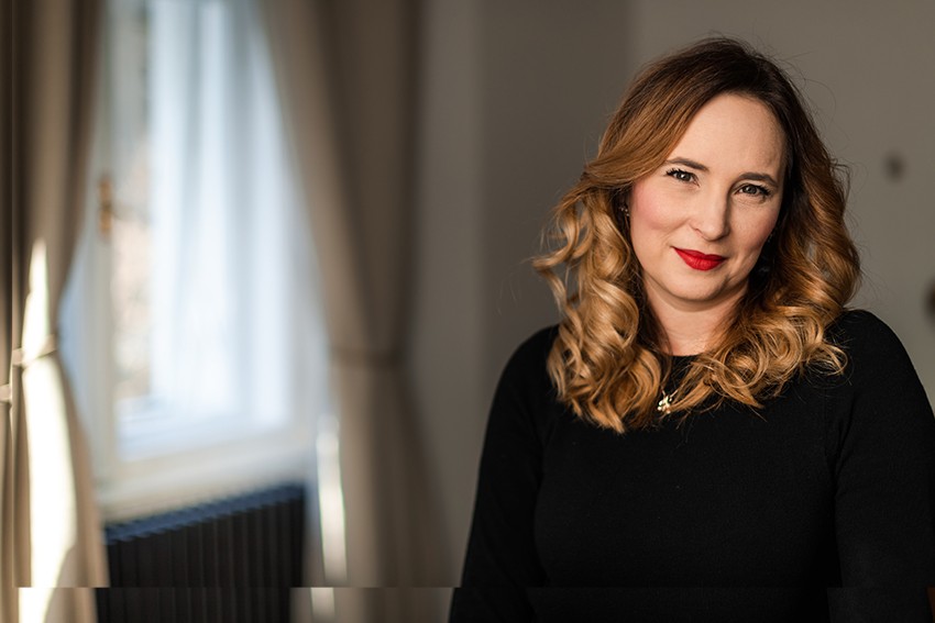 Dr. Szatmári Judit a Divat és város kiállítás kurátora