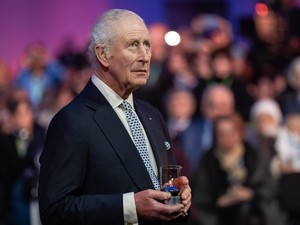 Könnyeivel küszködött Károly király: teljesen megrázták a történtek az uralkodót