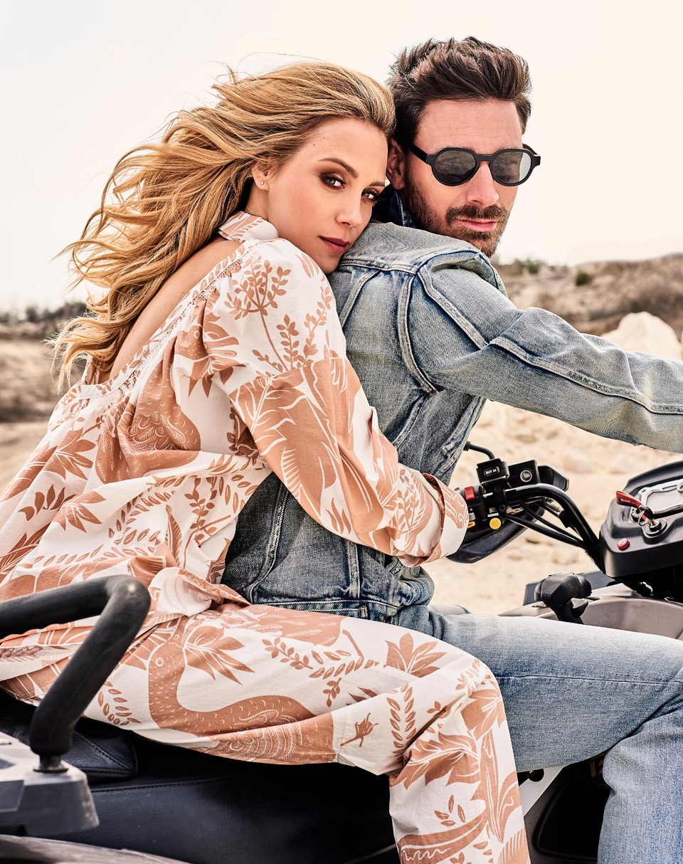 Rami haja gyönyörűen lobog a szélben 