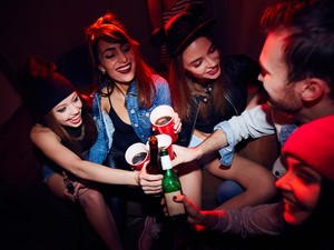 Hol kezdődik valójában az alkoholizmus?