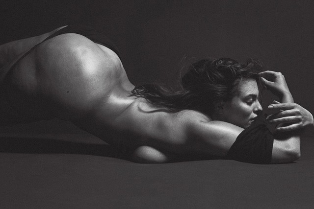 Ashley Graham teljesen meztelen