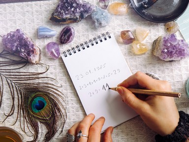 Állandóan szembejön veled a 11-es, a 22-es vagy a 33-as szám? Nem véletlen, nagyon fontos jelentésük van számodra