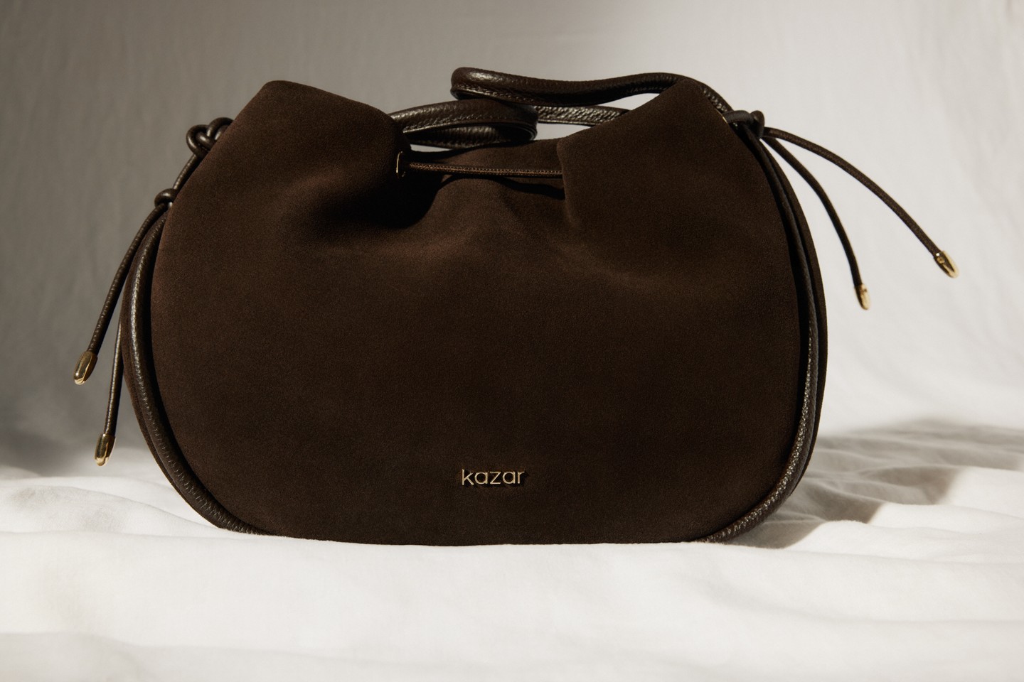 Letisztult elegancia és prémium részletek – ünnepi stílus Kazar módra