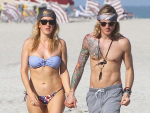 Ellie Goulding a parton is roppant dögös