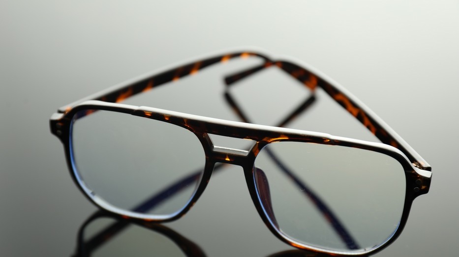 A kerek formák különösen népszerűek, hiszen egyszerre idézik a retró hangulatot és illeszkednek a modern trendekbe.