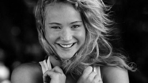 Látnod kell Jennifer Lawrence, Taylor Swift és Jamie Dornan korai reklámfotóit