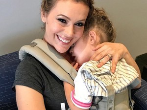 Alyssa Milano gyerekei hihetetlenül cukik! Disneylandbe látogatott a család!