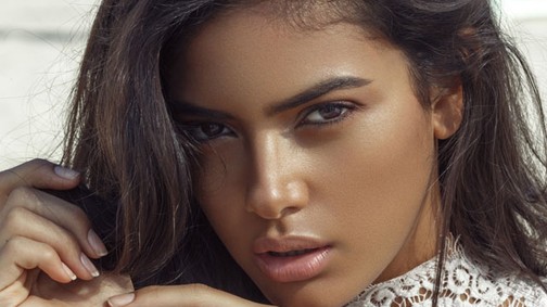 Történelmi pillanat: Online debütált a Vogue Arabia