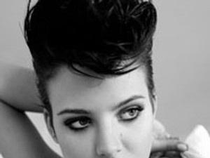 Elvis él! Női testben!