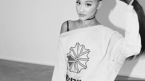 Ariana Grande egy perce van együtt új pasijával, de az máris szerelmük jelképét varratta magára!
