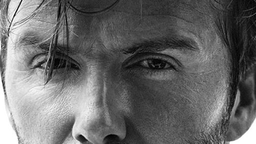 Kócosan delejez a gatyás félisten, David Beckham