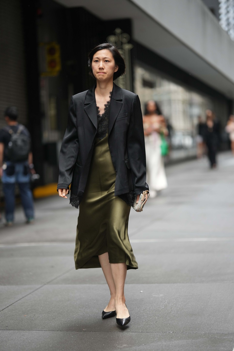 A neglizsé ruhákban rejlő sejtelmesség és elegancia bekúszott az ünnepi szezonba is