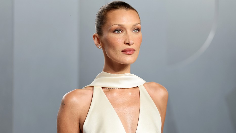 Bella Hadid falatnyi ruhája nem sokat bíz a képzeletre