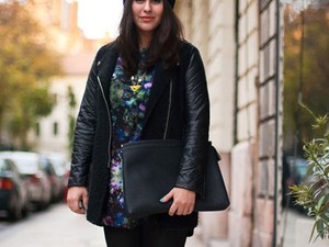 Fotózásra készül a plus size modell