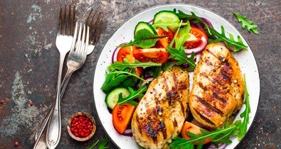 Grillre fel! Készítsd el legfinomabb grill fogásokat - Mai recept: Grillezett csirkemell friss salátával