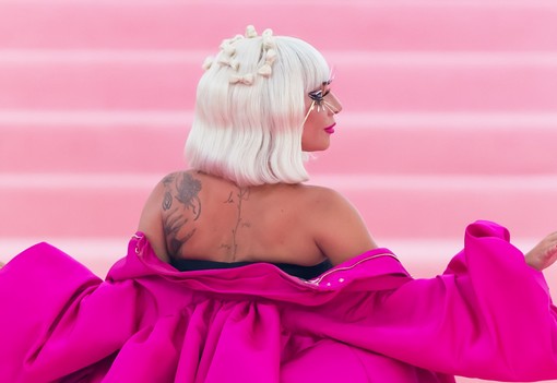 Minden idők 14 legkockázatosabb vörös szőnyeges pillanata