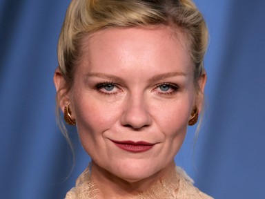 Kirsten Dunst meztelenruhája nagyon merész, aprócska virágok díszítették az átlátszó anyagot