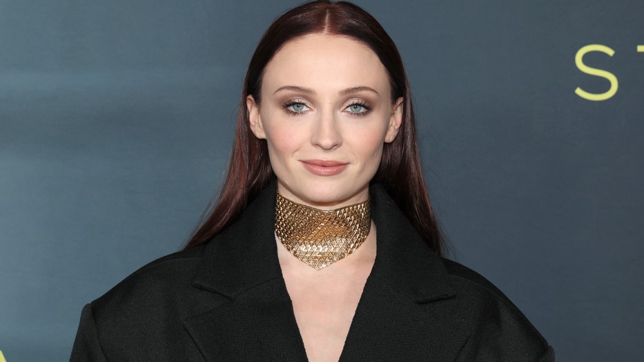 Sophie Turner óriászakója a legmenőbb kismamaruha, amit valaha láttunk
