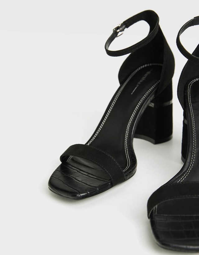 Magas sarkú szandál BERSHKA 3995 Ft