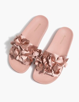 Selyemvirágokkal díszített STRADIVARIUS 6995 Ft