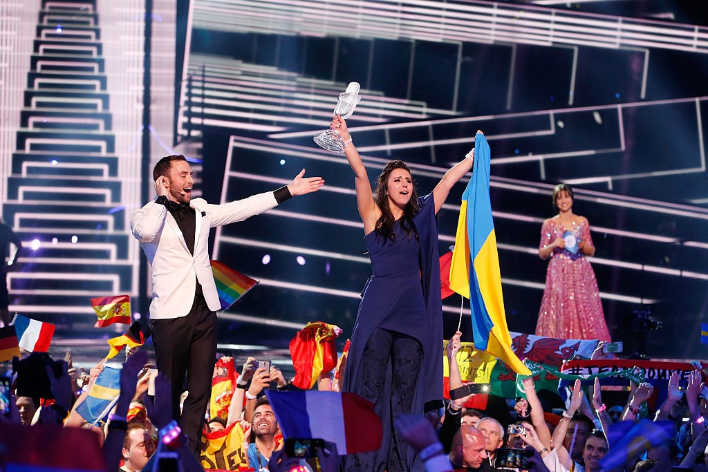 2016 - Az ukrán Jamala 1944 című dalával zsebelte be a legjobbnak járó díjat, ami a krími tatárok 1944-es sztálini kitelepítéséről szólt. 