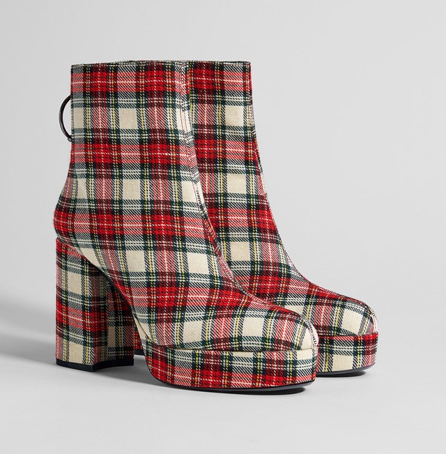 Kockás platformcsizma BERSHKA 12 995 Ft- bershka.com