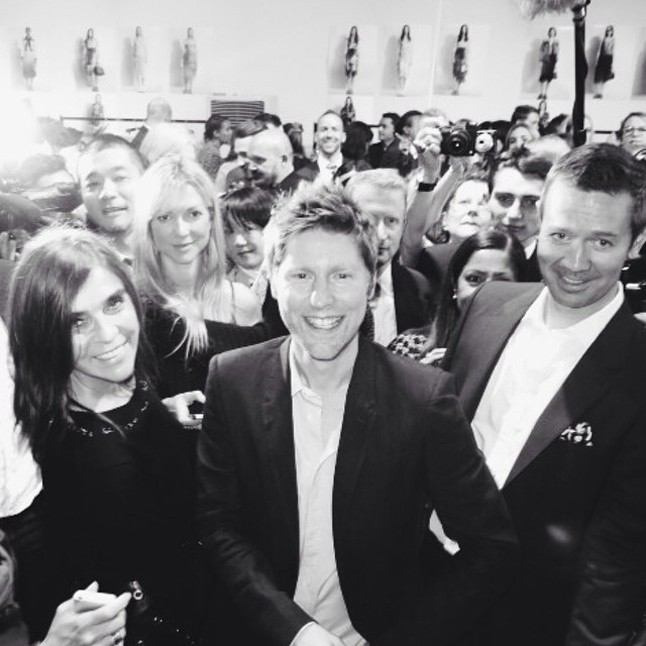 A show után Christopher Bailey Carine Roitfeld társaságában.