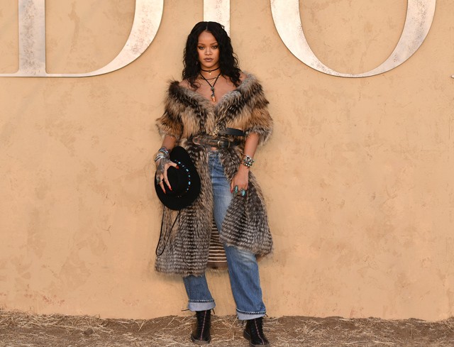 Rihanna Dior ruhában