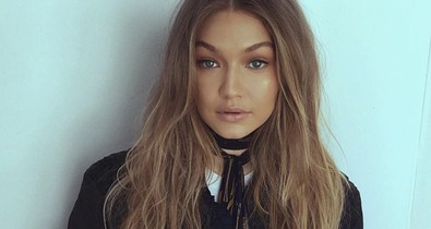 Gigi Hadid aszimmetrikus szivárványos sminkje a legkirályabb dolog!