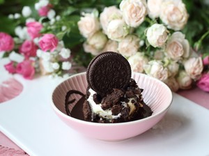 Oreós és epres házi fagyikehely