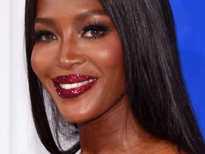 A 49 éves Naomi Campbell a fehérneműkampány legszexibb modellje 