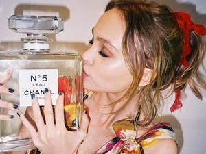 Johnny Depp 16 éves kislánya lesz az új Chanel No. 5 arca