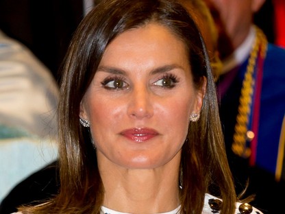 Letícia királyné megmutatja, hogyan viselj fehéret ősszel is