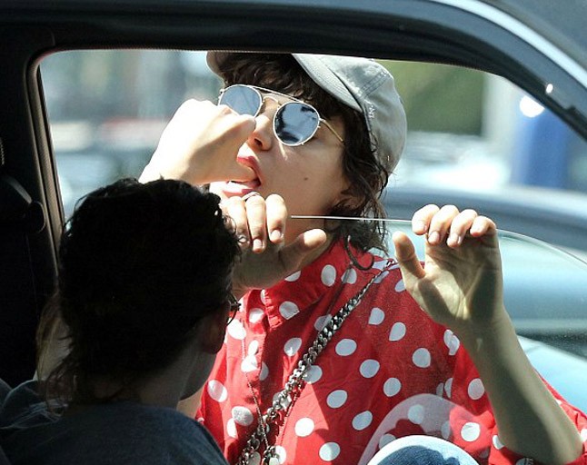 kristen stewart, alkonyat, soko, szerelem, parkoló, erotikus, nyalogatja az ujját