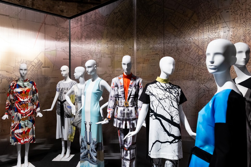 A Divat és város kiállítás- a ruhák segítségével meséli el fővárosunk történetét