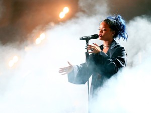 A rajongók álma végre valóra vált: Rihanna újra színpadra lép!