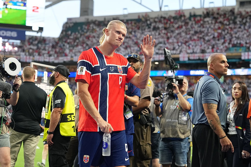 Haaland arcán az őszinte csalódottság és a büszkeség keveredett, amikor utoljára intett búcsút a stadion közönségének.