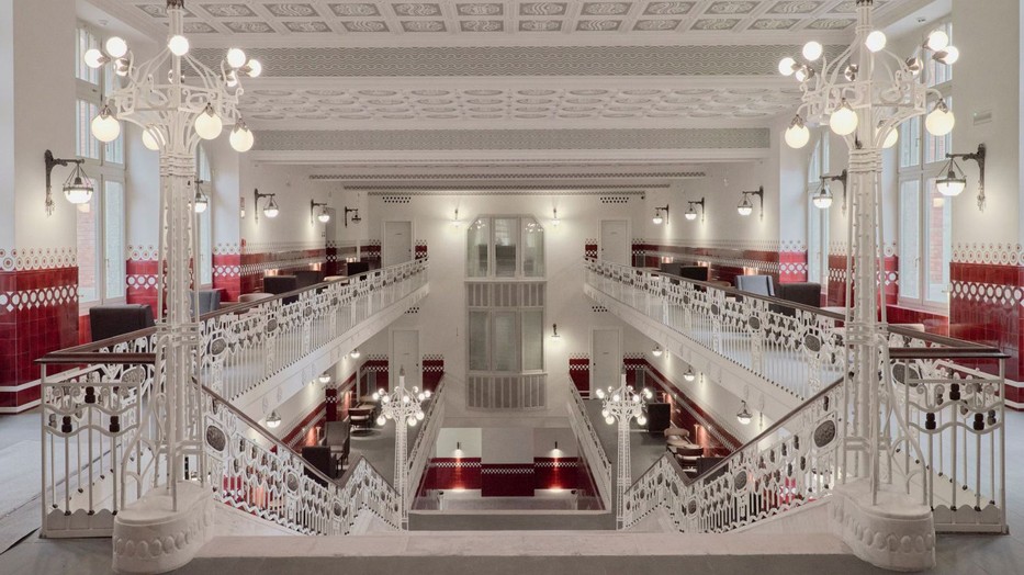 A világ egyik legszebb lépcsősora a budepesti Kozmo Hotelben található