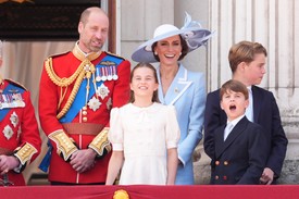 A Buckingham-palota erkélyén azonban már nem tudta tagadni, hogy mennyire lenyűgözi őt a légi parádé. 