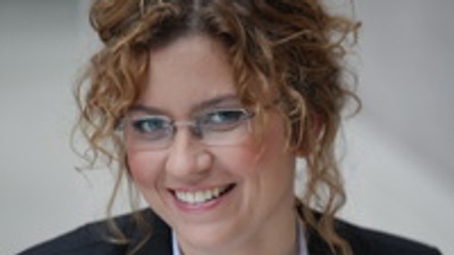 &#8222;Egyik szemem sír, a másik nevet&#8221; – interjú Veiszer Alindával