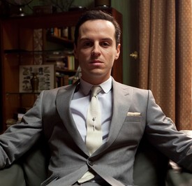 3. Jim Moriarty - Sherlock * Sherlock Holmes főellensége James Moriarty, aki megölt egy embert azért, mert kinevette. Mindig is szeretett volna Sherlockkal találkozni, különböző beteg tetteivel próbálja sakkban tartani a nyomozót.