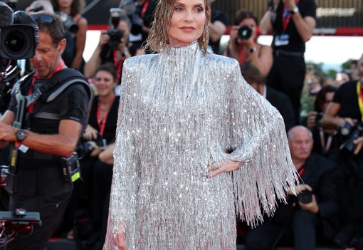 Rita Ora a meztelenruhák királynője + 8 merész ruha a velencei filmfesztiválról