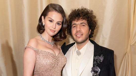 Selena Gomez második esküvői ruhájából egyszerre árad a meztelenség és a kifinomultság