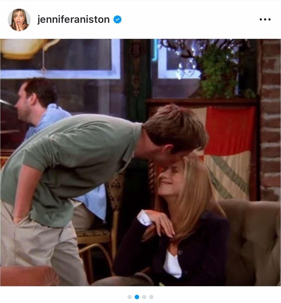 Jennifer Aniston és Matthew Perry a Jóbarátok egyik legkedvesebb jelenetében