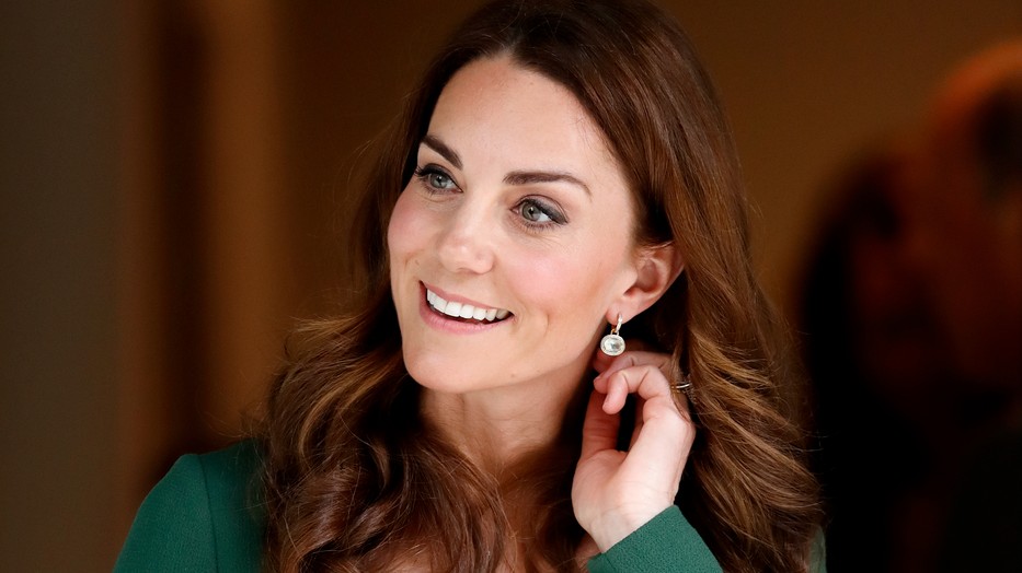 Katalin hercegné felvette ezt a blúzt és most mi is ilyet akarunk!