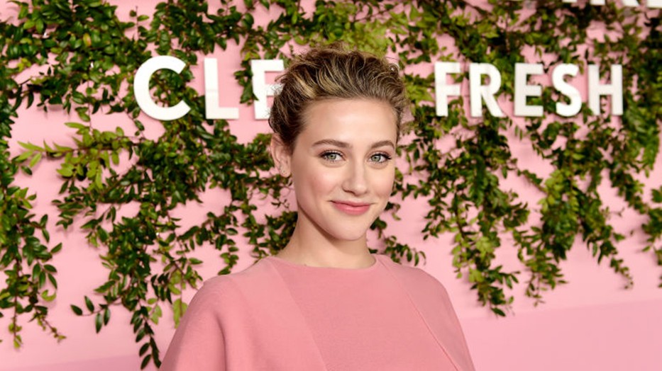 Lili Reinhart bátran felvállalja, hogy sokáig küzdött a pattanásokkal